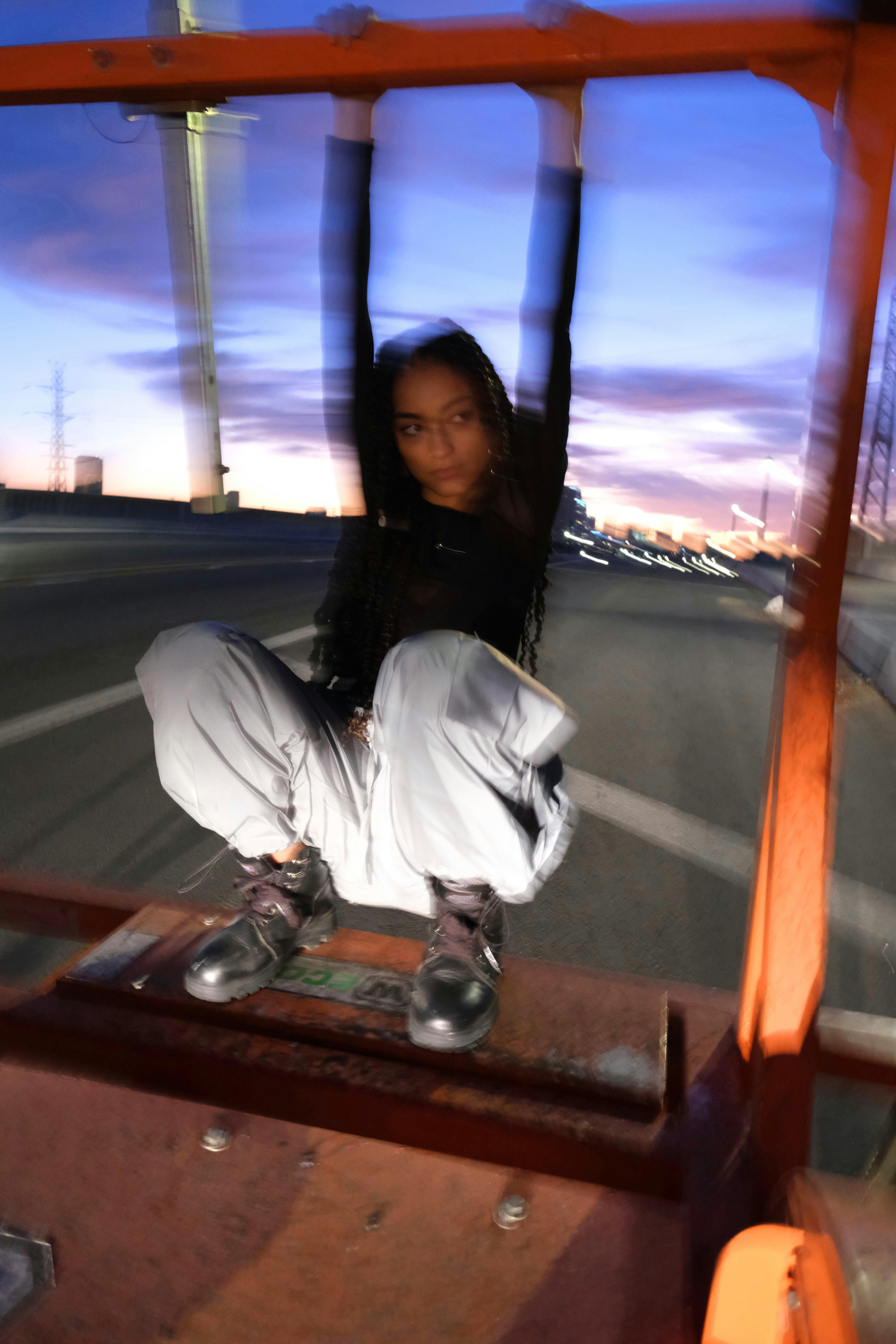 Navigating the ‌Challenges of Fame ‌with Grace